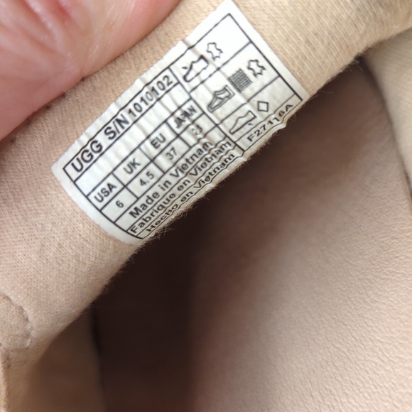 Ugg slides - Picture 4 of 4